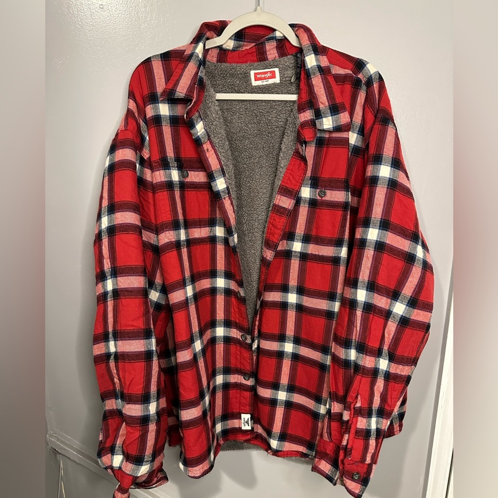 Wrangler Men’s Red plaid button down collared flannel sweater/jacket